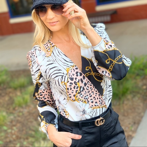 ✨RESTOCKED✨Black Snakskin Double C Skinny Belt - Picture 3 of 4